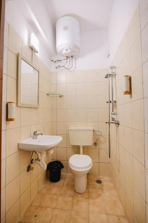 Mema Rooms Himare Bagian luar foto