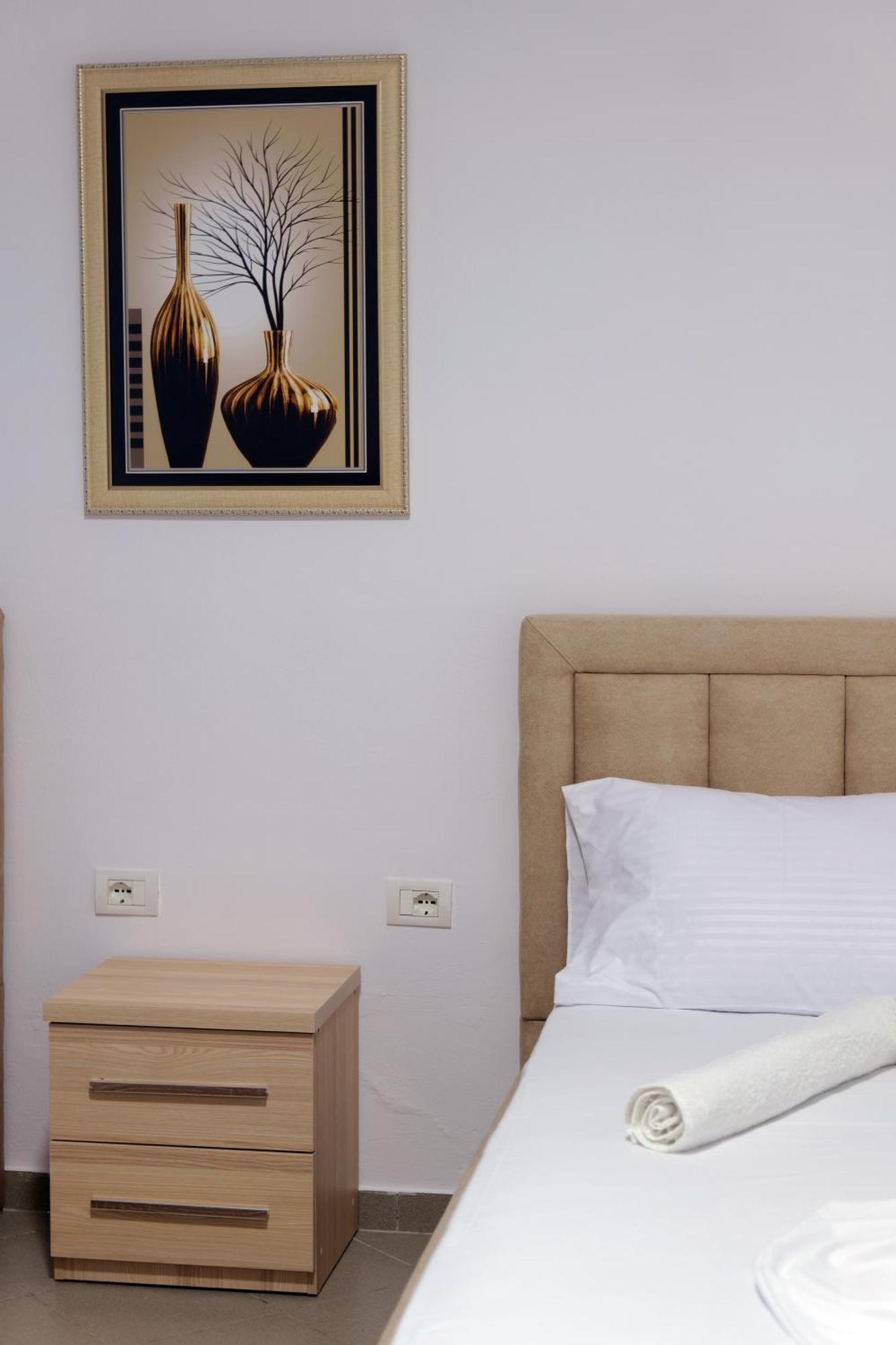 Mema Rooms Himare Bagian luar foto