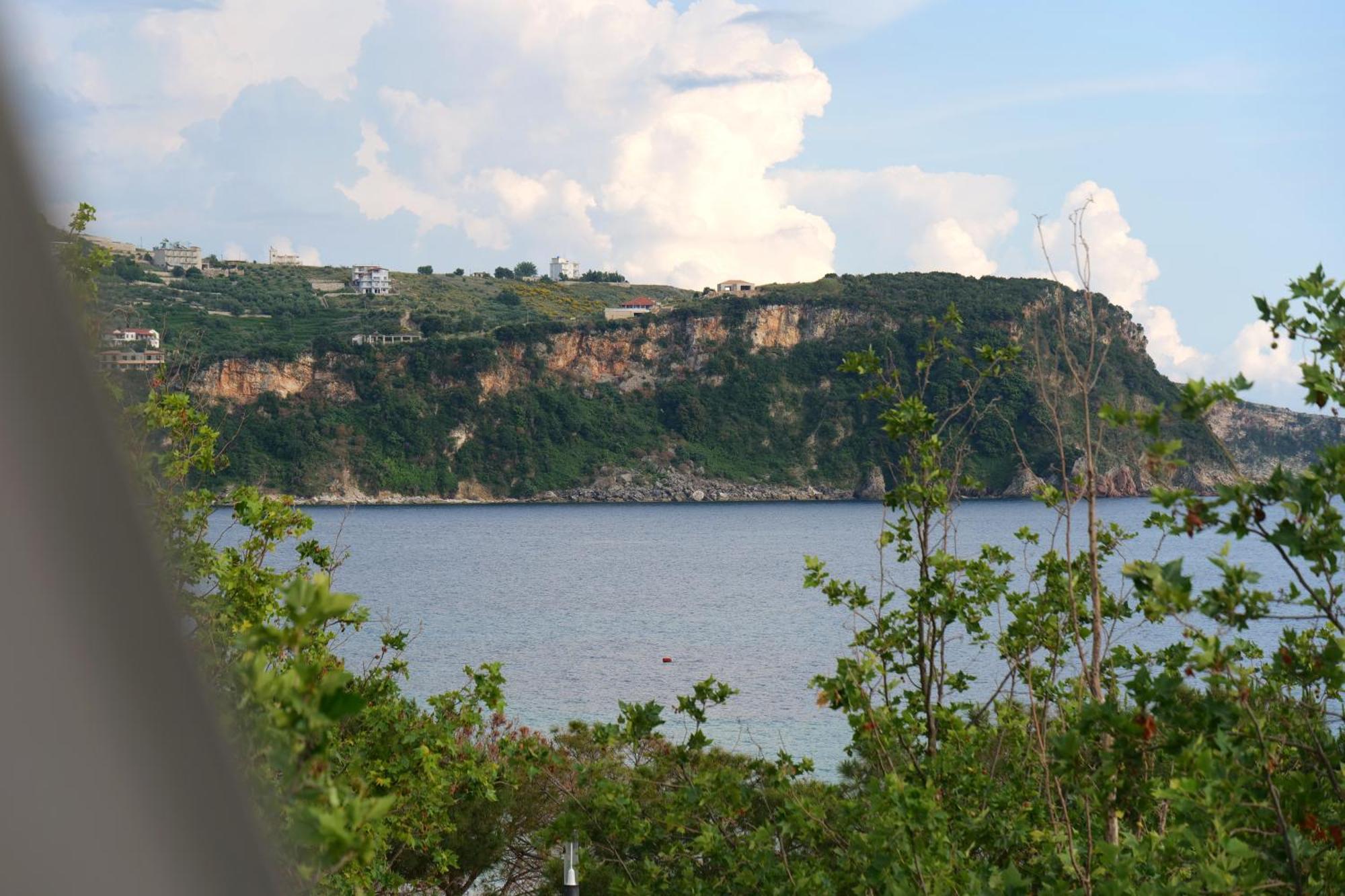 Mema Rooms Himare Bagian luar foto